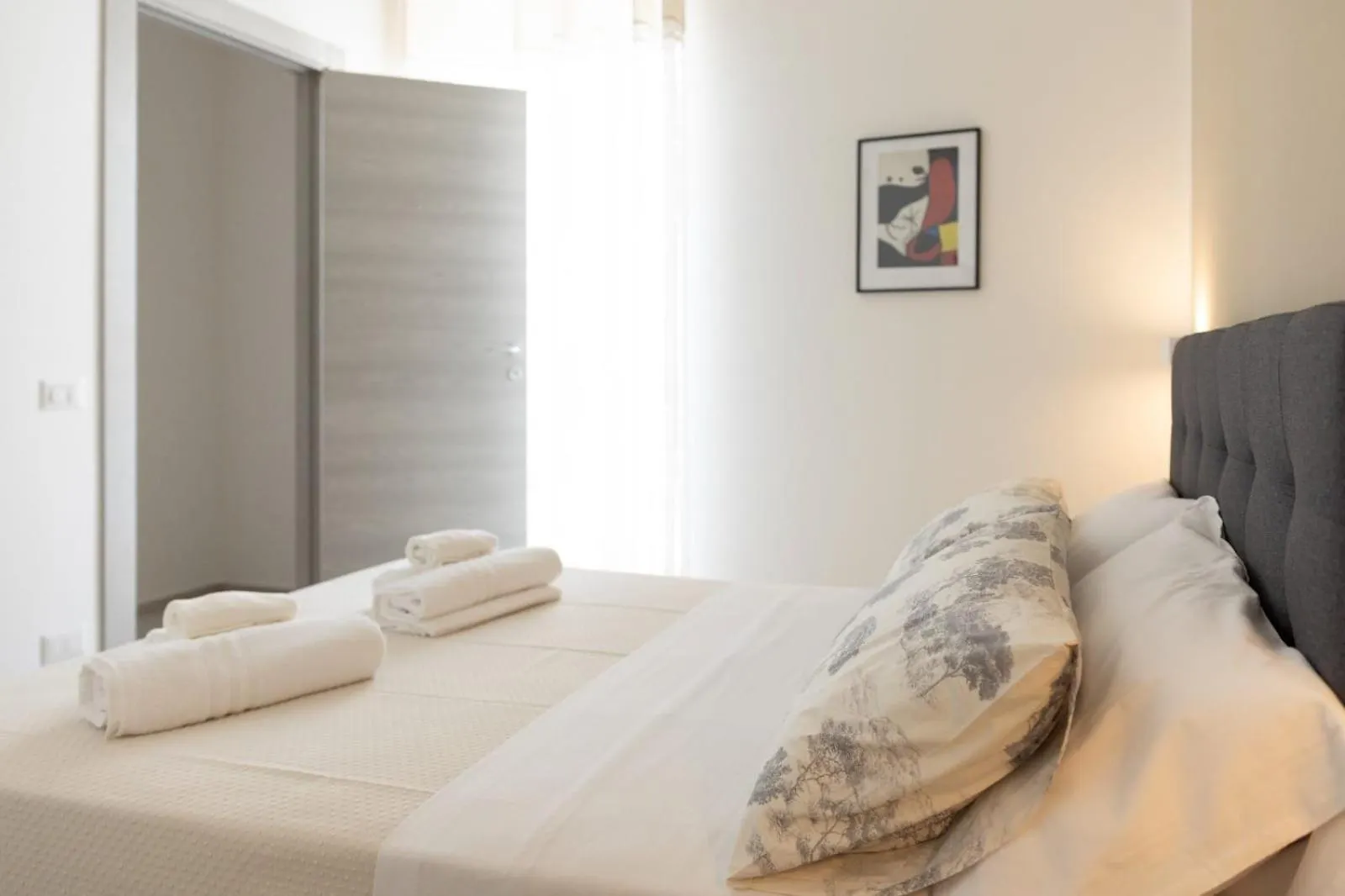 Ruggero 156 Apartments チェファル イタリア