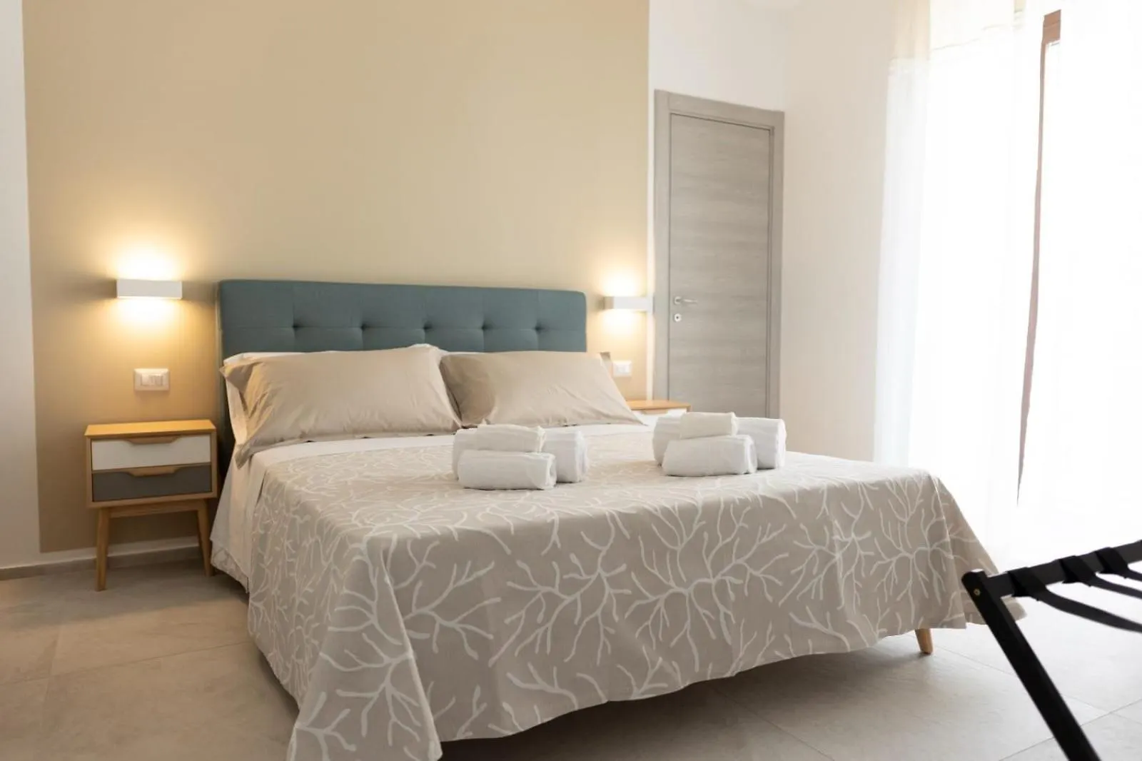 Ruggero 156 Apartments チェファル
