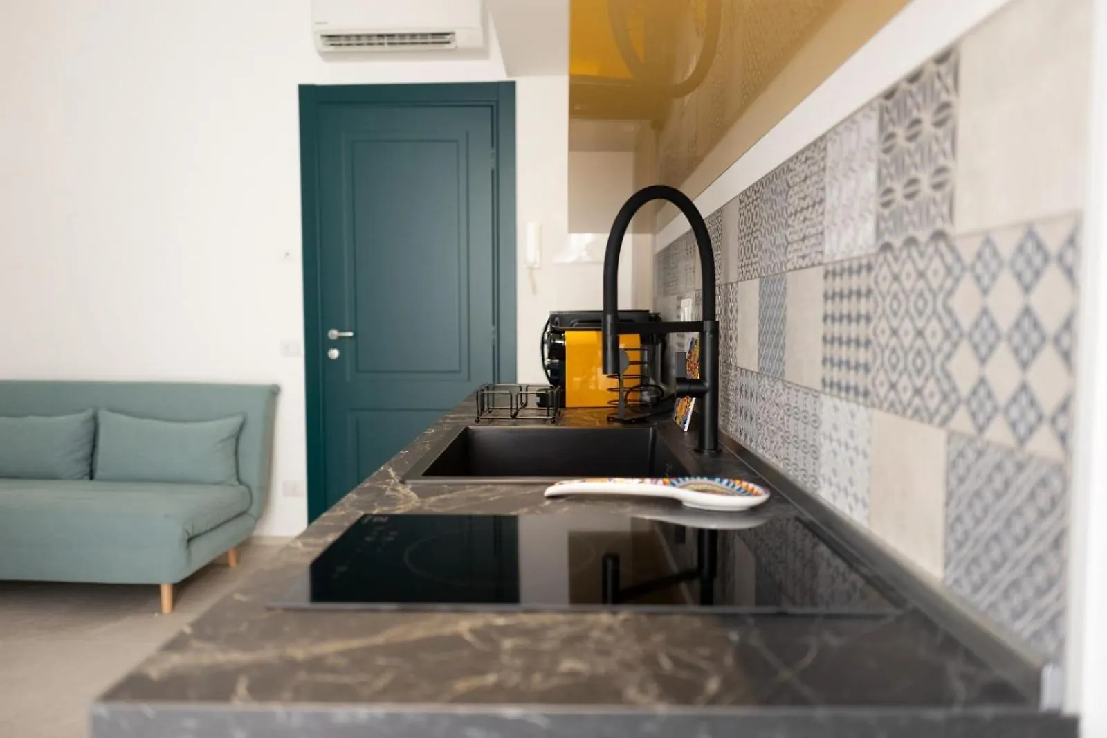Ruggero 156 Apartments チェファル イタリア