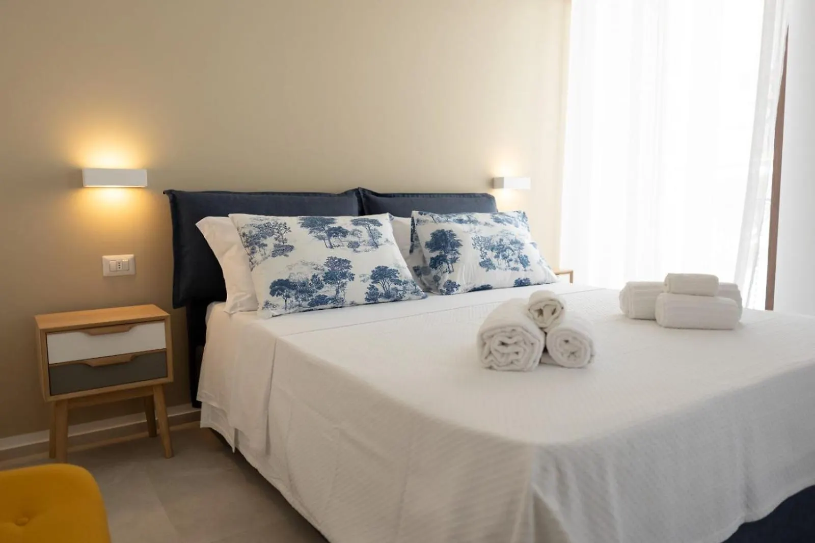 Ruggero 156 Apartments チェファル イタリア