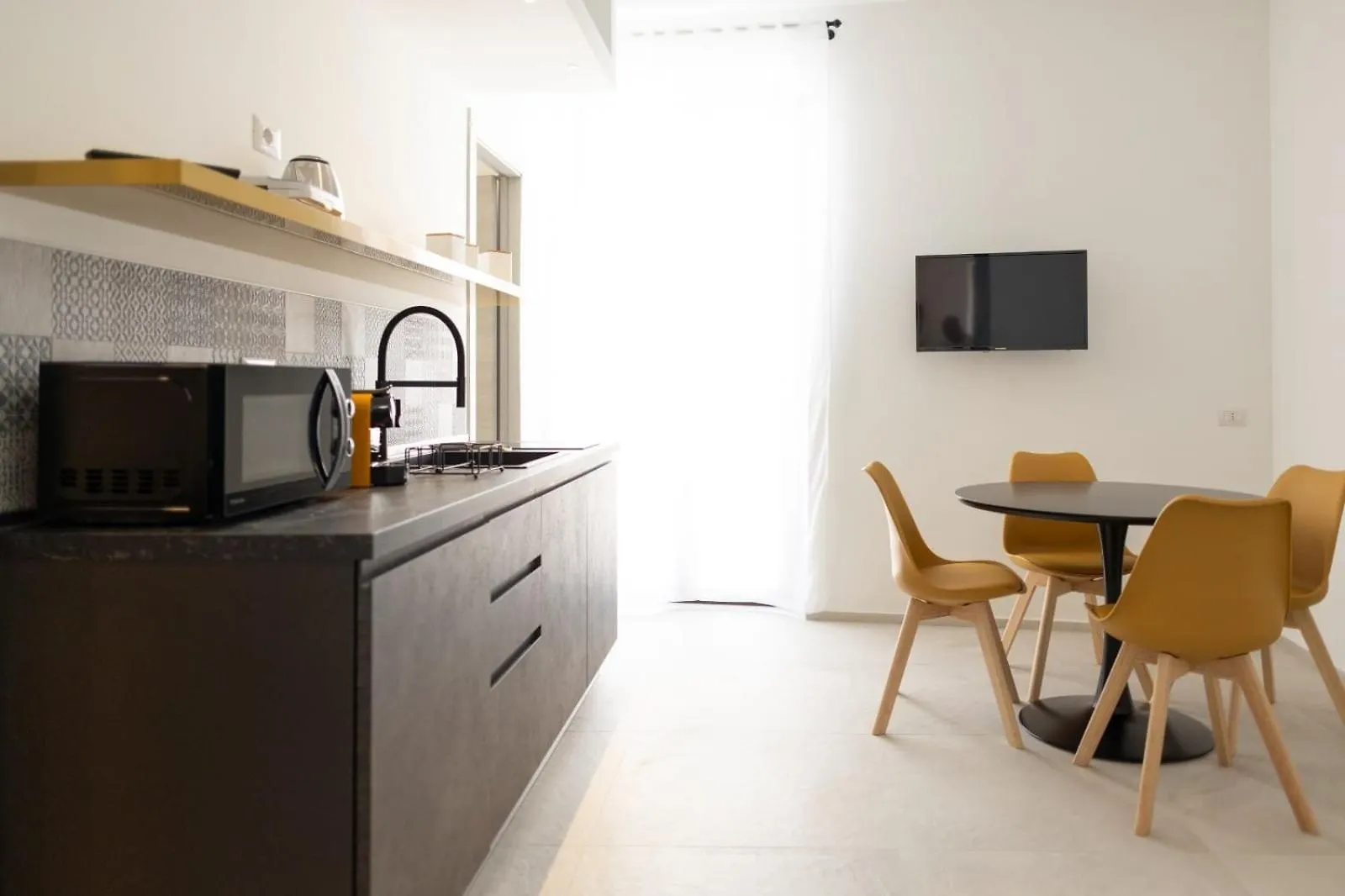 Ruggero 156 Apartments チェファル