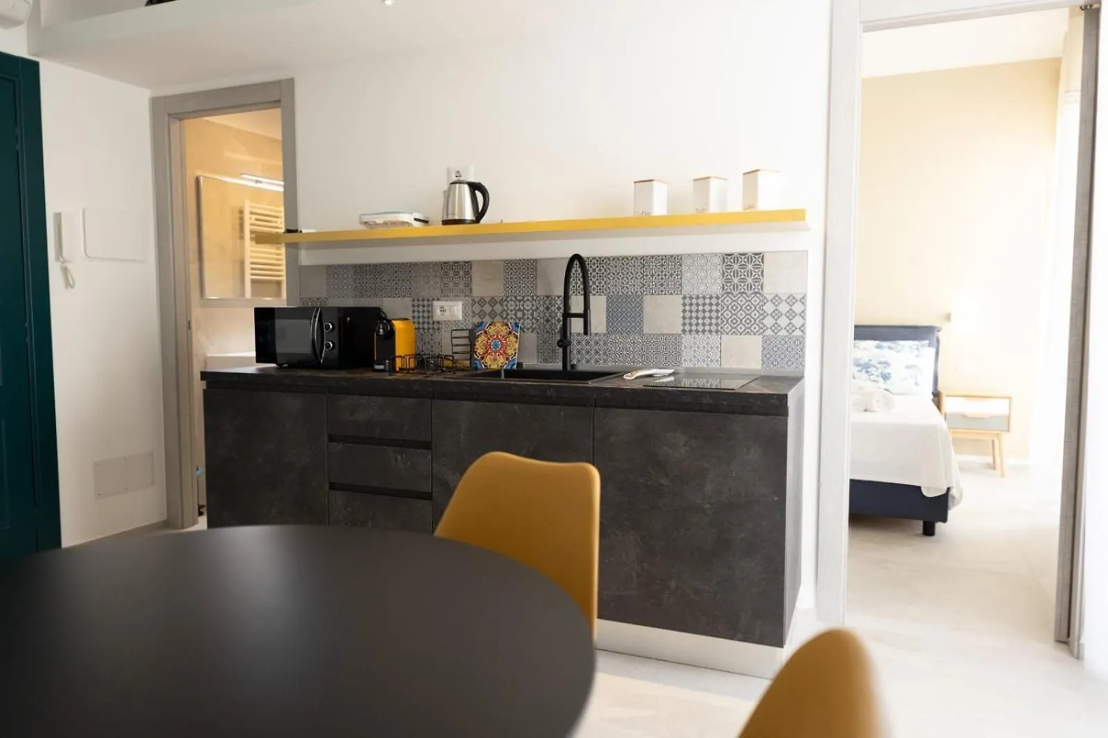 Ruggero 156 Apartments チェファル